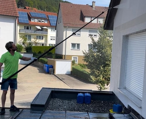 Sanftes Abspülen mit Wasser